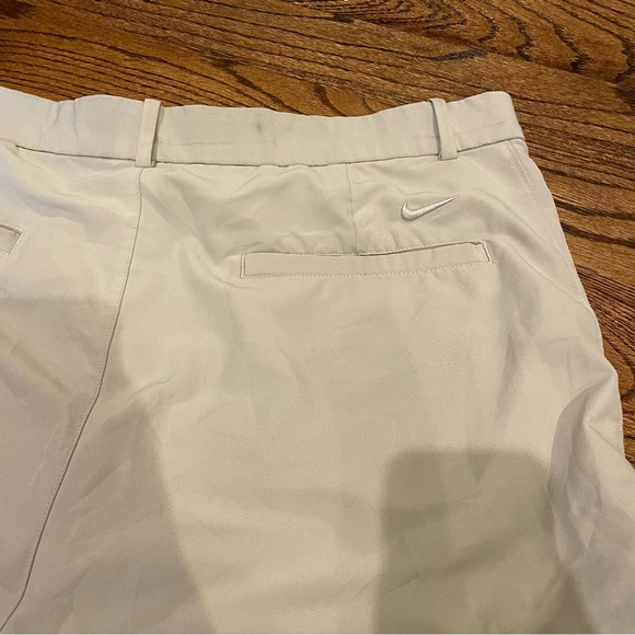 Nike Golf Men's Classic Gray/Beige Shorts - Picture 2 of 5